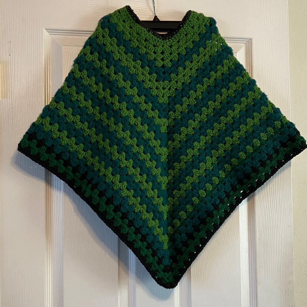 Hand crafted green crochet yarn knit Girl’s M L Summer Fall Winter poncho